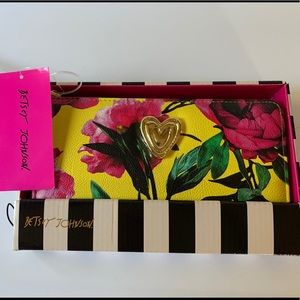 Betsey Johnson Floral Heart Zip Wristlet Wallet